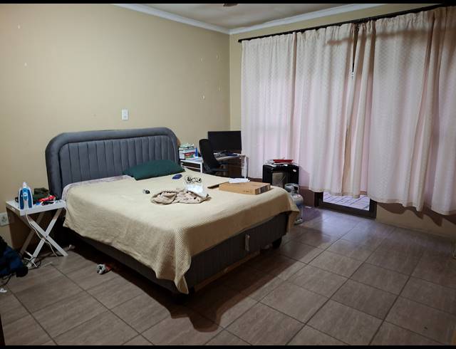 3 BEDROOM FREEHOLD FOR SALE IN LOMBARDY EAST